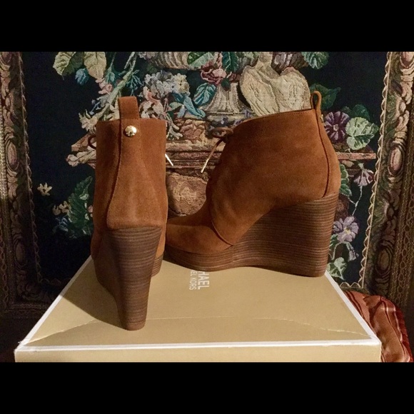 Michael Kors Pierce Boots - Picture 2 of 8